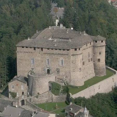 Castello Di Relais Museum Compiano
