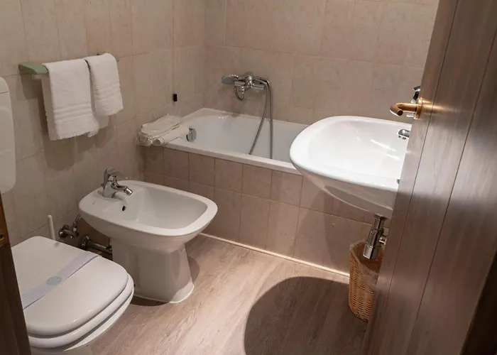 Castello Di Relais Museum מלון Compiano