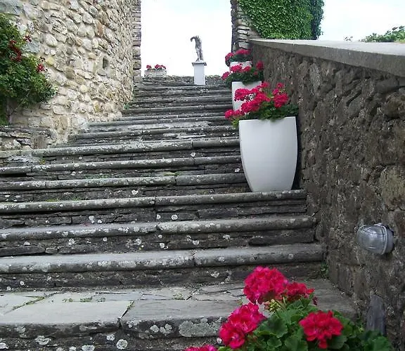 Castello Di Relais Museum Compiano