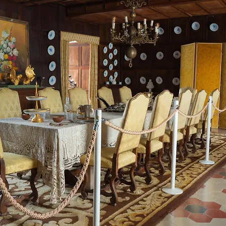 Castello Di Relais Museum Compiano