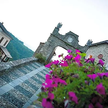 ホテル Castello Di Relais Museum Compiano