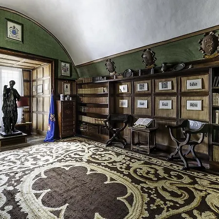 Castello Di Relais Museum Hotel Compiano
