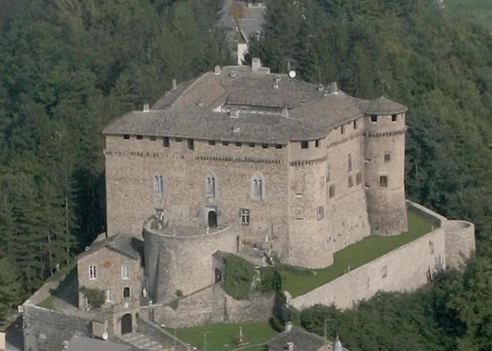 Castello Di Relais Museum Compiano