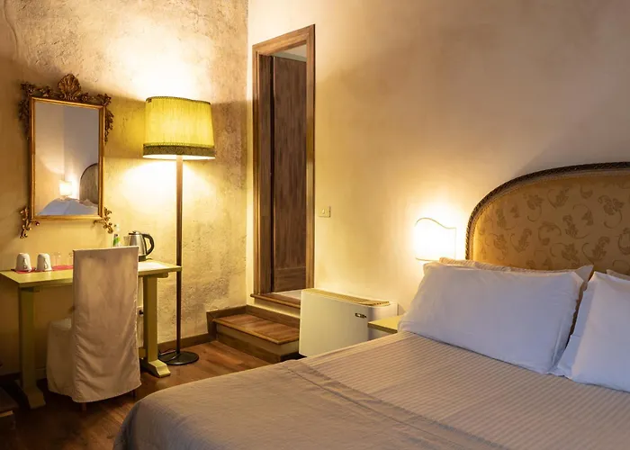 Hotell Castello Di Relais Museum Compiano