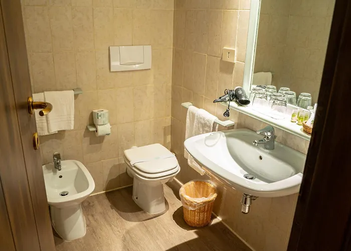 Hotell Castello Di Relais Museum Compiano