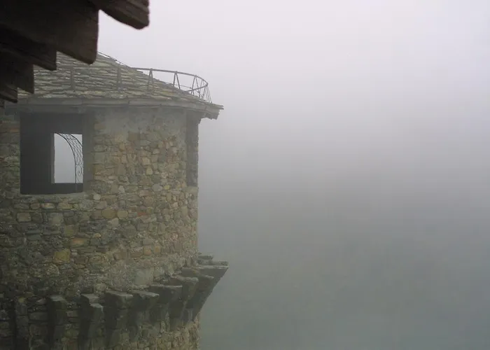 Castello Di Relais Museum Compiano